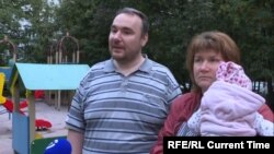 Pyotr and Yelena Khomsky, shown with their three-month-old daughter, speak with Current Time on August 26, 2019.