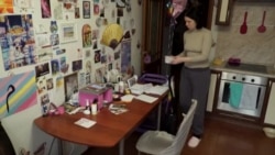 "Я пишу всем": россиянка уже два года поддерживает политзэков в России письмами и передачами