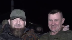 Глава Чечни Рамзан Кадыров и генерал-лейтенант Андрей Мордвичев. Скриншот видеозаписи из официального телеграм-канала Кадырова.