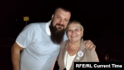 Иван Близнюк сразу после освобождения с адвокатом Лилианой Борисюк. Фото предоставлено Лилианой Борисюк