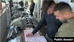 Сотрудники СБУ на борту задержанного судна 