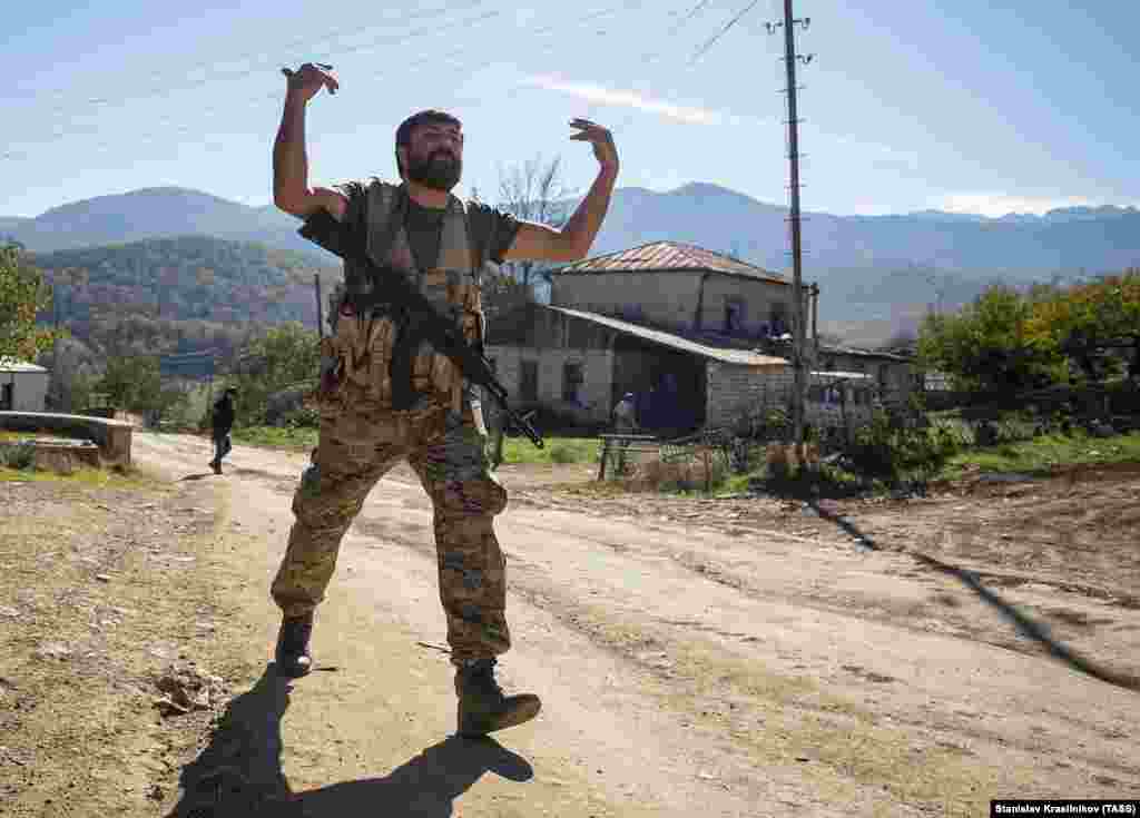 Nagorno Karabakh -- Volunteer fighters in Nagorno Karabakh 