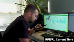 Current Time TV freelance journalist Gleb Belichenko speaks in Moscow with an online vendor of fake COVID-19 vaccination certificates.