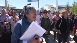 Десятки матерей протестуют в Нур-Султане, требуя получения соцпомощи