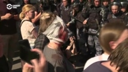 Police Beat, Detain Protesters And Opposition Figures At Moscow Rally
