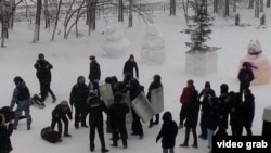 Police in Russia's Tatarstan used force to conduct a training exercise with ninth graders on school grounds. 