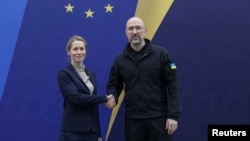 Глава дипломатического ведомства Европейского Союза Кая Каллас и премьер-министр Украины Денис Шмыгаль во Львове 9 мая 2025 года