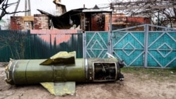 Упавший ракетный двигатель в деревне Козаровичи под Киевом 22 апреля 2022 года