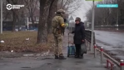 "Люди, есть кто?" Полицейские ищут в Покровске оставшихся жителей, чтобы вывезти их из обстреливаемого города