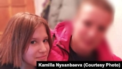 Камилла Нысанбаева с братом-близнецом Кириллом. Связь с ним семья потеряла 2 марта 2025 года