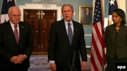 Дик Чейни с президентом Джорджем Бушем и госсекретарем Кондолизой Райс