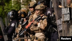 Подраздедения миграционной полиции ICE на протестах в Лос-Анджелесе после многочисленных задержаний мигрантов, 9 июня 2025, фото Reuters