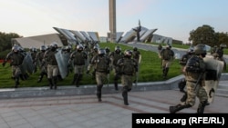 Riot police  in Minsk's Hero City area rush to disperse protesters after Alyaksandr Lukashenka's September 23, 2020 inauguration.