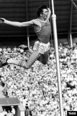 Pole vaulter Konstantin Volkov competing at the 1980 Moscow Olympics