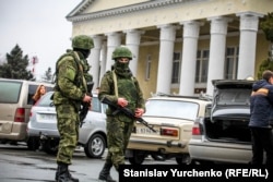 Armed Russian soldiers without identification at the airport in Crimea's main city, Simferopol, on February 28, 2014