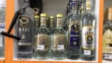 Водка на прилавках магазина в Туркменистане