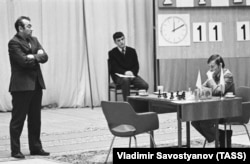 Партия шахматного матча Виктор Корчной (слева) – Анатолий Карпов (справа). 27 сентября 1974 годна, фото ТАСС