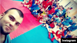 29-летний тренер по самбо из Новокузнецка Кемеровской области Денис Мамонов