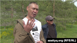 Сварщик и строитель, которые добиваются выплат за выполненные работы. Астана, 28 апреля 2025 года