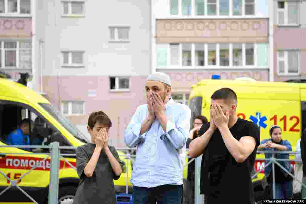 Two men and a boy pray at a makeshift memorial for victims of the shooting at Kazan&#39;s School No. 175. Islam is the most widely spread religious belief in Tatarstan.&nbsp;