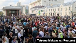 Police did not try to block an unauthorized August 31 rally for the registration of independent and opposition candidates in Moscow's upcoming local elections. REUTERS/Tatyana Makey