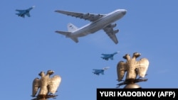 Российские военные самолеты на Параде Победы в Москве (архивное фото)