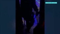 Московская полиция провела рейды по ЛГБТ-клубам и барам. Посетителям вручили повестки в военкомат 