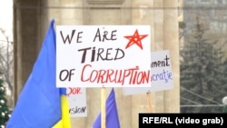 A banner at a December 6, 2020 rally in Chisinau to support President-Elect Maia Sandu's demand for early parliamentary elections after parliament denied the president control of Moldova's intelligence service.